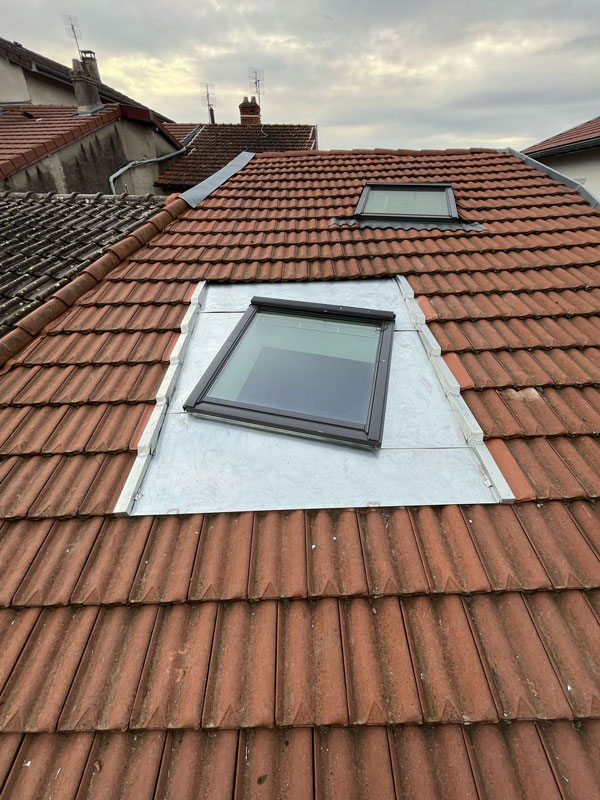 Fenêtre de toit installée sur maison à Dagneux dans l’Ain